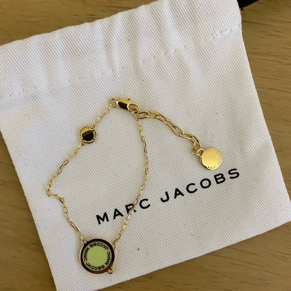 💚 Marc Jacobs Enamel Logo Disc Bracelet